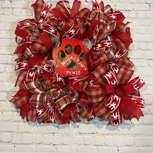 Christmas Wreath, I Love Santa Paws Dog Wreath with a Paw Print Sign